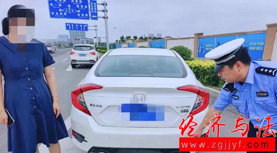青島市城陽區(qū)交警大隊(duì)抓獲一名非法改裝車并處罰